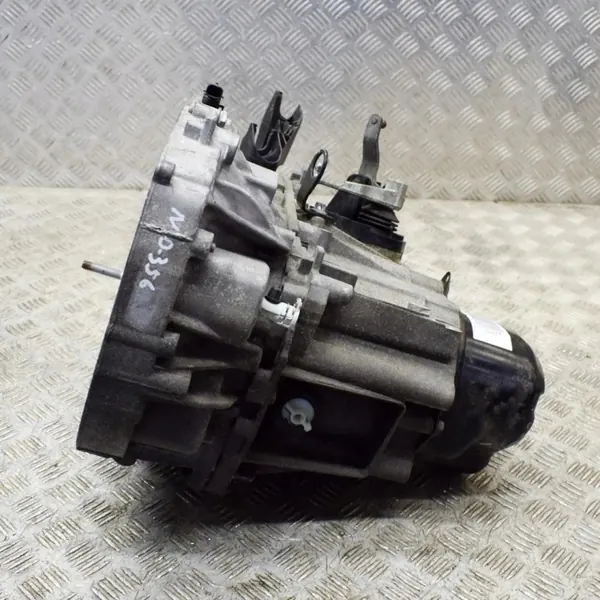 Renault Clio III Furgon Caja 2012 OEM 8200278017 image 4