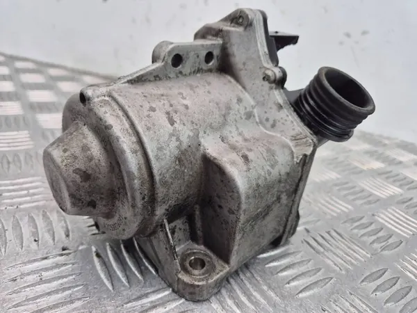 Vattenpump BMW 5 F10 F11 image 5