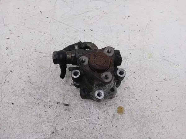 VW Passat B5 Ohjaustehostinpumppu 8D0145177Q 110 Bar image 4