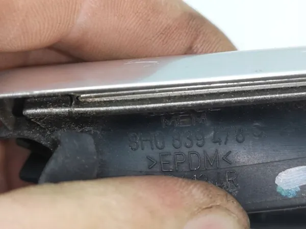 Audi OE Seitenscheibenleiste OEM 8H0839478C image 3