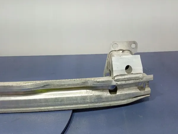 Poutre de pare-chocs arrière Audi SQ8 Q8 OEM 4M0807309 image 3