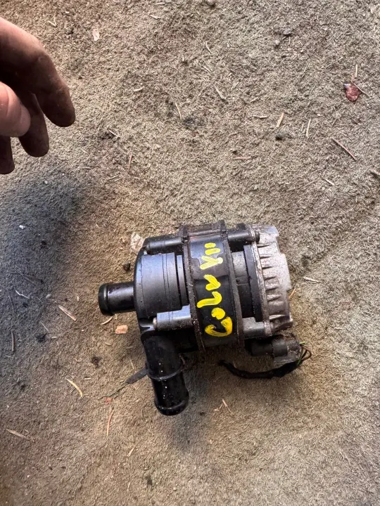 Pompe de circulation d'eau OEM 04L965567A VW Tiguan image 2