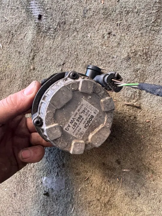 Pompe de circulation d'eau OEM 04L965567A VW Tiguan image 3