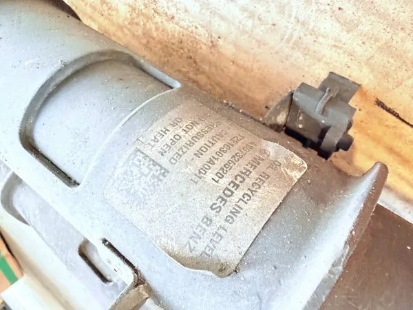 Front Left Right Shock Absorber Mercedes Sprinter A9073205201 image 2