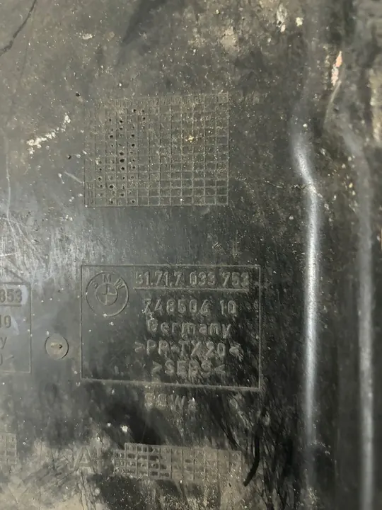 BMW E60 E61 Left Wheel Arch Triangle 5171 7033753 image 2