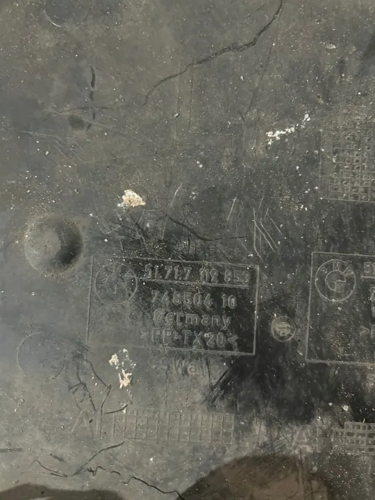 BMW E60 E61 Left Wheel Arch Triangle 5171 7033753 image 3