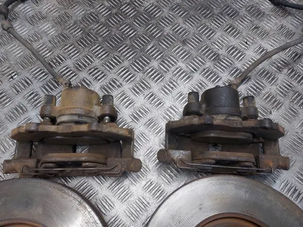 Disques, Plaquettes & Étriers Frein Avant OEM Mazda 5 image 3
