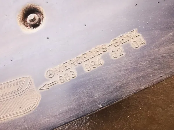 Mercedes-Benz Ilmansuodattimen kotelo image 2