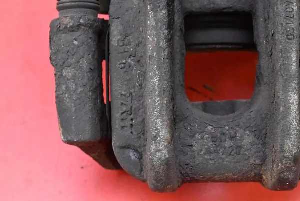 Linke Hintere Bremszange BMW F10 F11 2.0 D 184 PS image 8