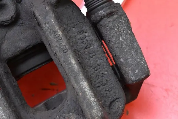 Linke Hintere Bremszange BMW F10 F11 2.0 D 184 PS image 9