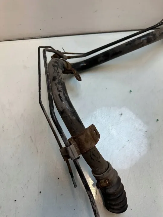 Pescoço de enchimento combustível Toyota OEM 764354 - Usado image 5
