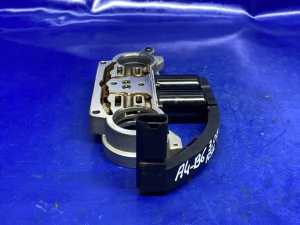 Régulateur de Distribution Droit OEM 06C103108D Audi image 4