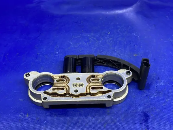 Régulateur de Distribution Droit OEM 06C103108D Audi image 7
