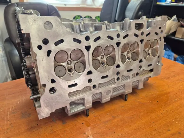 OEM 110423582R Cylinderhuvud för 1.3 Motor image 10