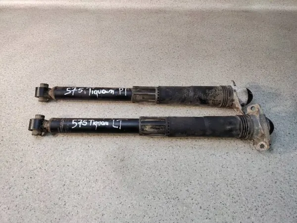 Hinterer Stoßdämpfer Set OEM 5QF513049T VW Tiguan II image 2