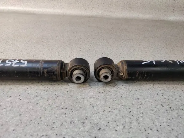 Hinterer Stoßdämpfer Set OEM 5QF513049T VW Tiguan II image 4