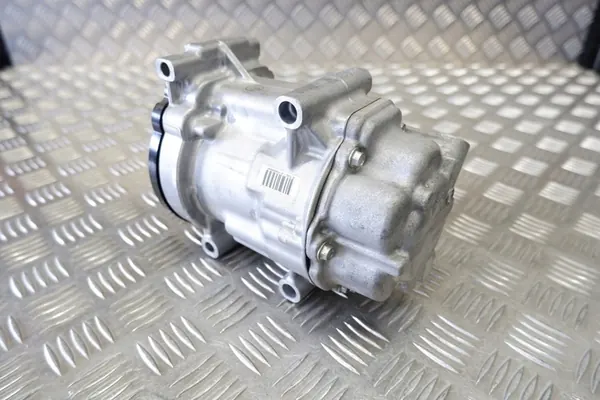 Compressore AC Toyota Yaris 1.5L ibrido 88370K0010 image 4