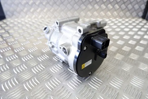 Compressore AC Toyota Yaris 1.5L ibrido 88370K0010 image 8