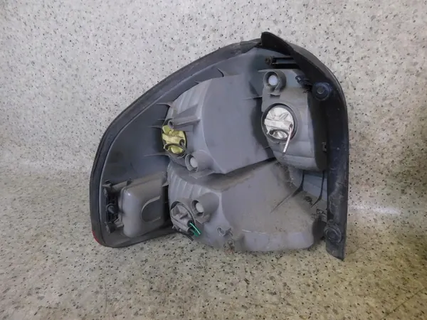 LÁMPARA TRASERA DERECHA HYUNDAI SANTA FE I 01-06 image 3