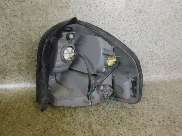 LÁMPARA TRASERA DERECHA HYUNDAI SANTA FE I 01-06 image 4