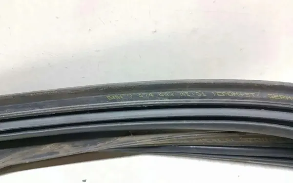 Junta maletero BMW F46 OEM 7474443 - Usado image 3