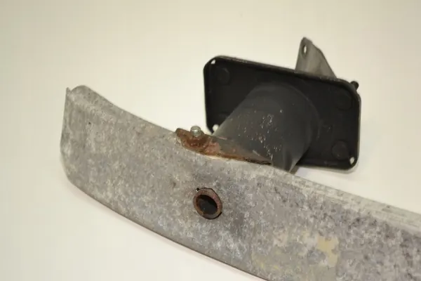 Mercedes W211 Berlina Trave Posteriore Paraurti A2116160214 image 2