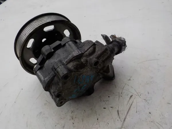 AUDI A4 B8 2.0 TDI stuurbekrachtigingspomp 8K0145154H image 3