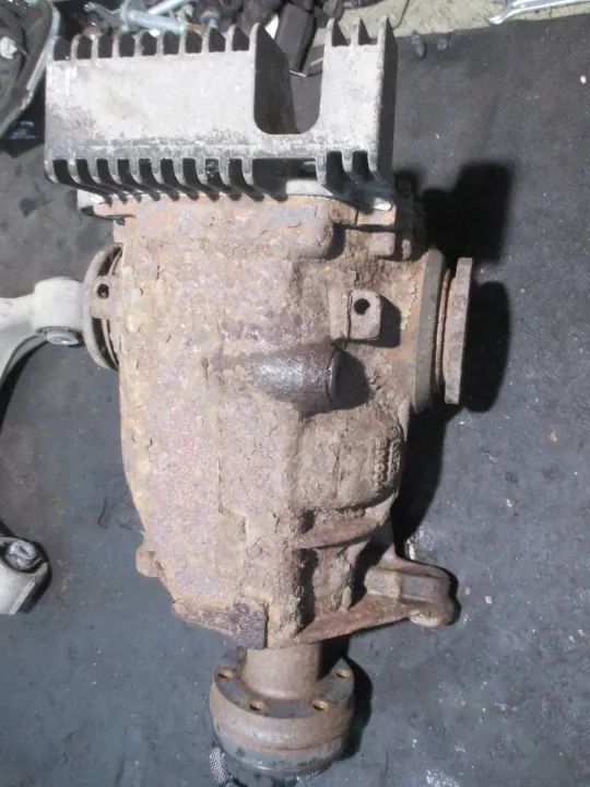 Taka-akselin tasauspyörästö BMW 5 E60 E61 2.2 2.5 3.0 image 3