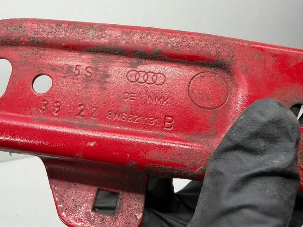 Audi A5 F5 8W Kotflügelhalter vorne links OEM 8W6821131B image 4