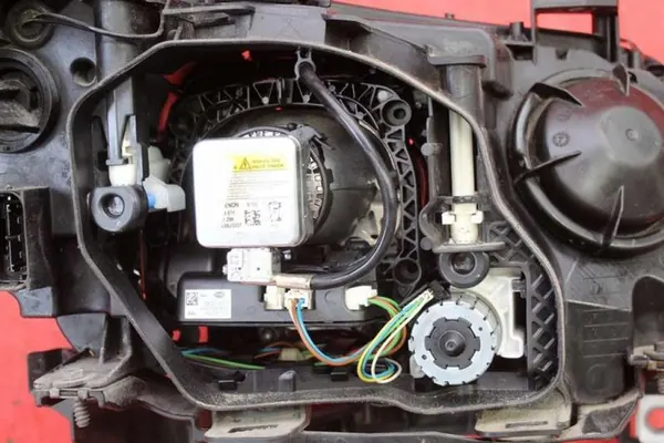 Faros Izquierdo Xenón BMW E60 E61 1ZS009451-01 image 7