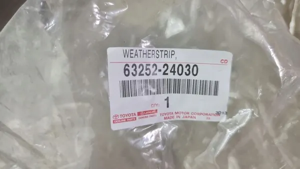Lexus SC430 Dachdichtung OEM 63252-24030 - Gebraucht image 3