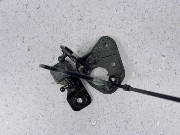 Suporte amortecedor capô inferior esquerdo Tesla Model 3 2023 OEM image 2