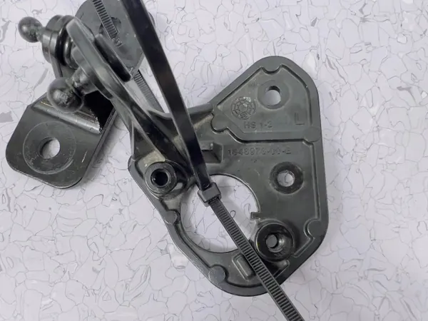 Suporte amortecedor capô inferior esquerdo Tesla Model 3 2023 OEM image 3