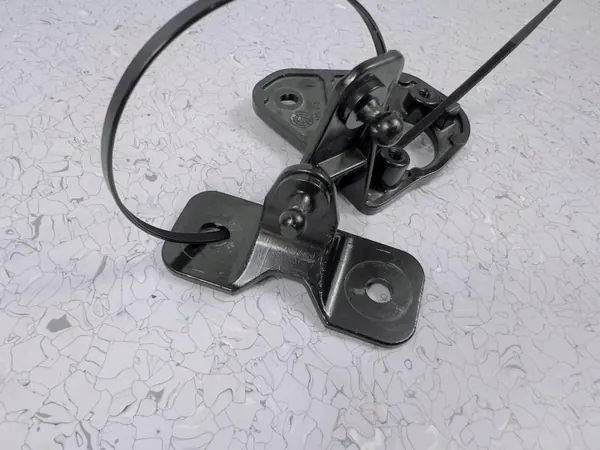 Suporte amortecedor capô inferior esquerdo Tesla Model 3 2023 OEM image 4