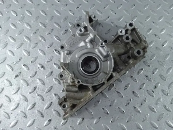 Gebruikte Audi Q2 oliepomp OEM 04E115109AC image 2