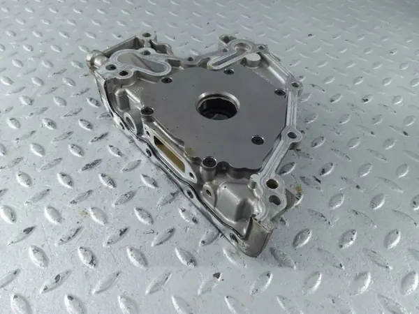 Gebruikte Audi Q2 oliepomp OEM 04E115109AC image 3