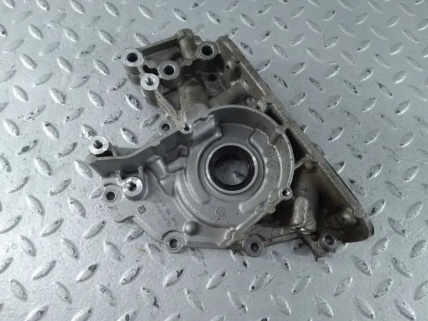 Gebruikte Audi Q2 oliepomp OEM 04E115109AC image 4