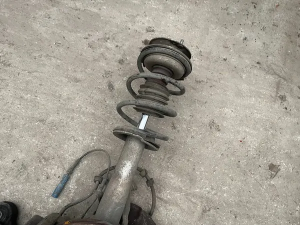 Snodo ammortizzatore anteriore destro BMW E60 E61 525D image 5