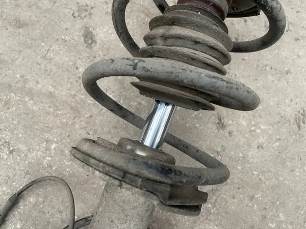 Snodo ammortizzatore anteriore destro BMW E60 E61 525D image 6