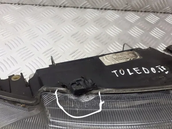 Oikea Etuvalo SEAT Toledo II 1.8 image 5