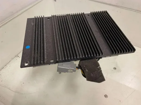 Volvo V50 Förstärkare OEM 30732053 - Begagnad image 2