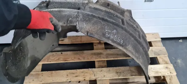 Audi Q5 Etu Vasemman Lokasuojan 8R0821171H image 2