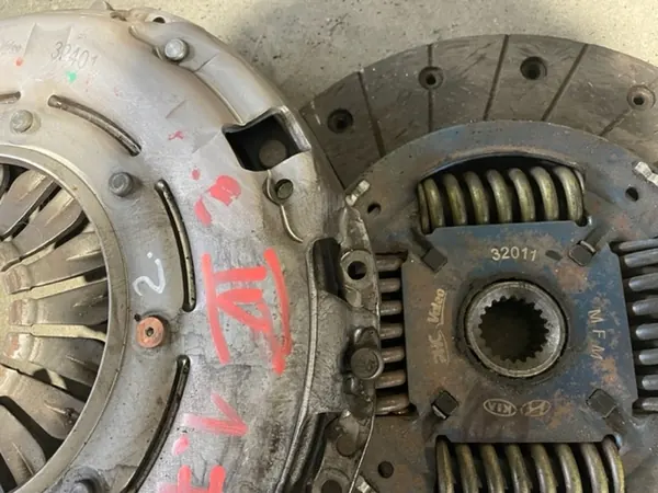 Embrayage KIA SPORTAGE IV TUCSON II 1.7 CRDI 41300-32401 image 3