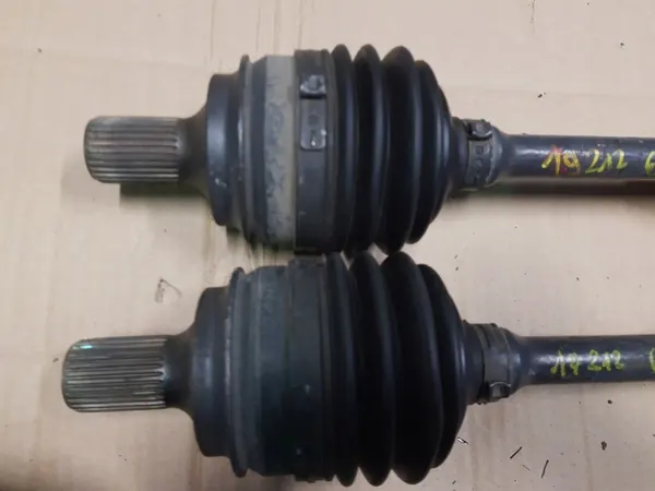 MERCEDES E 212 CLS 218 6.3 AMG Främre Vänster eller Höger Axel image 2