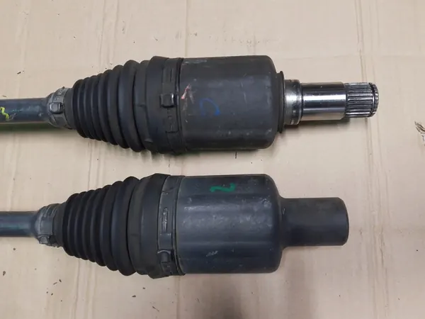 MERCEDES E 212 CLS 218 6.3 AMG Främre Vänster eller Höger Axel image 4