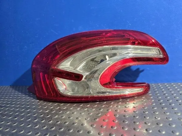 Luz trasera LED derecha Peugeot 208 I 9672628380 image 5