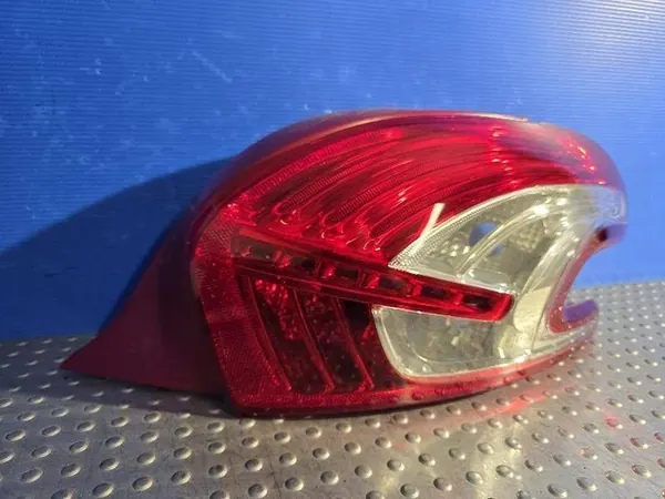 Luz trasera LED derecha Peugeot 208 I 9672628380 image 6