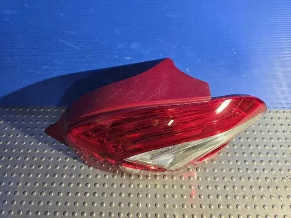 Luz trasera LED derecha Peugeot 208 I 9672628380 image 7