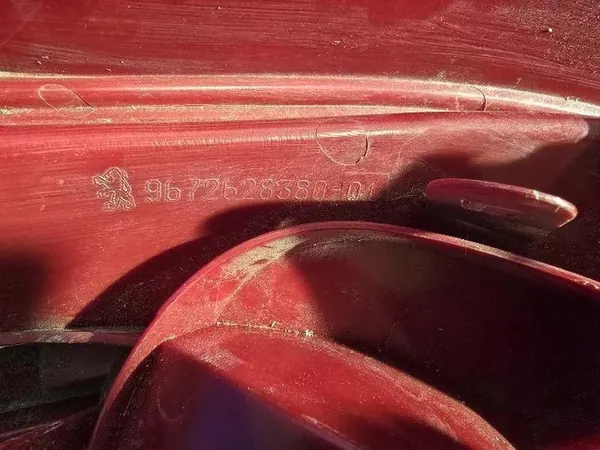 Luz trasera LED derecha Peugeot 208 I 9672628380 image 9