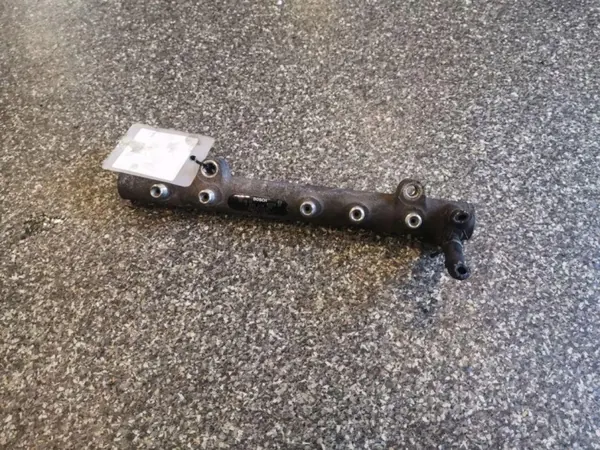 Rail de inyectores OEM 23810-33010 para Yaris Verso 1.4 D4D image 2